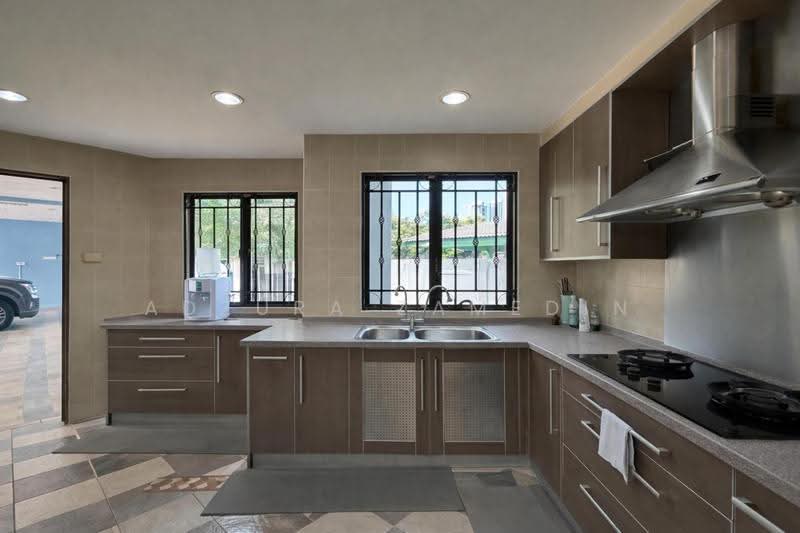 Bungalow House untuk Dijual di Seksyen 18 (Petaling Jaya) - Adzura Zamedin - Kitchen - PropertyGuru.com.my