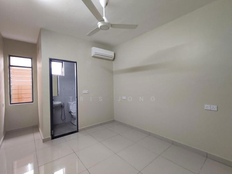 Bungalow House for Rent in Kampung Tok Pinang (Serendah) - Tris Jong - Bathroom - PropertyGuru.com.my