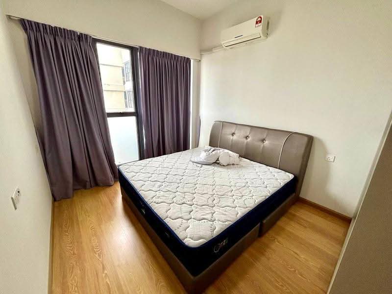 Condominium for Rent at Lovell @ Country Garden Danga Bay - Wee Howe - Bedroom - PropertyGuru.com.my