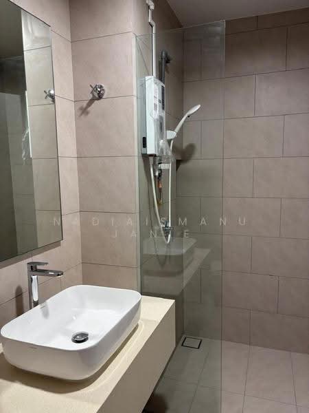 Kediaman Servis untuk Disewa di Melawati : Park One - NadiaIsmanu Janie - Master Bathroom - PropertyGuru.com.my