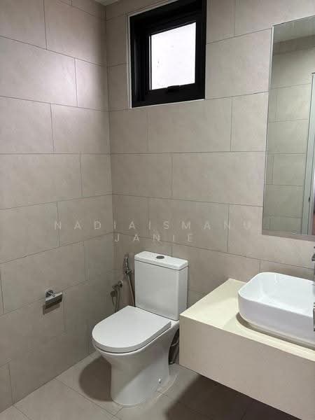 Kediaman Servis untuk Disewa di Melawati : Park One - NadiaIsmanu Janie - Master Bathroom - PropertyGuru.com.my