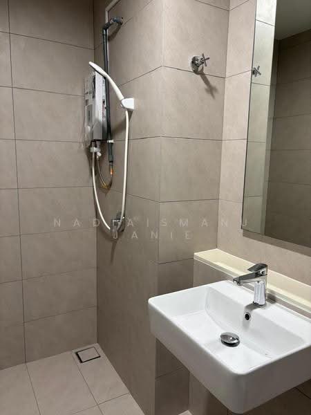 Kediaman Servis untuk Disewa di Melawati : Park One - NadiaIsmanu Janie - Common Bathroom - PropertyGuru.com.my