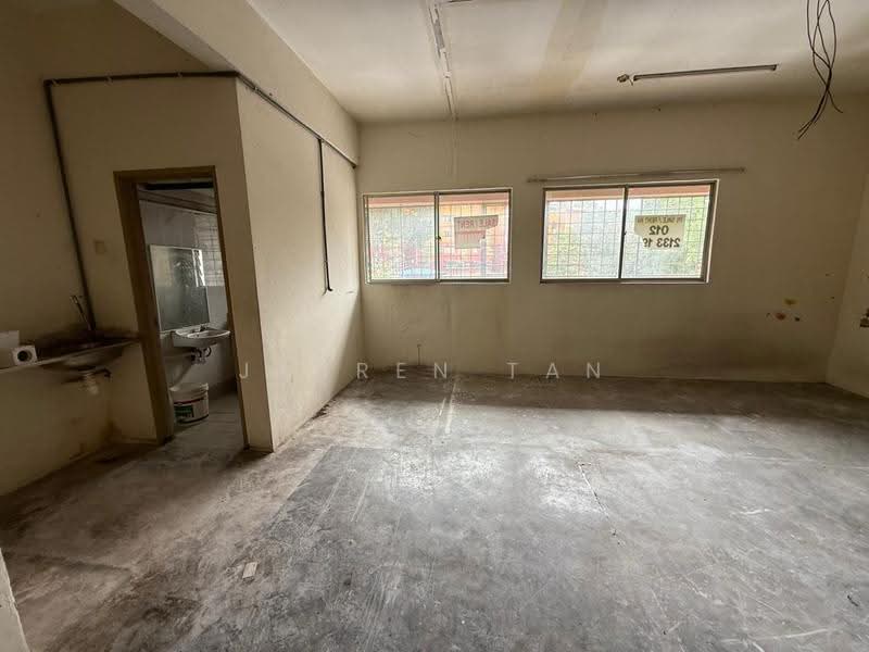 Shop for Rent in Taman Equine (Seri Kembangan) - Jarren Tan - Interior - PropertyGuru.com.my