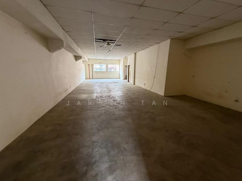 Shop for Rent in Taman Equine (Seri Kembangan) - Jarren Tan - Interior - PropertyGuru.com.my