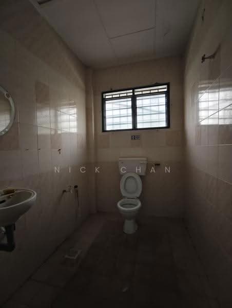 Shop / Office for Rent in Ipoh (Perak) - Nick Chan - Bathroom - PropertyGuru.com.my