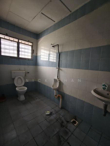 Shop / Office for Rent in Ipoh (Perak) - Nick Chan - Bathroom - PropertyGuru.com.my