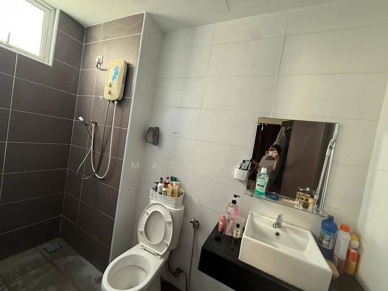 Service Residence for Sale at KSL Residence @ Daya - Max Kan - Bathroom - PropertyGuru.com.my