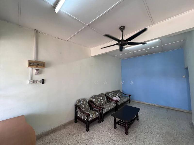 Rumah Teres 1-Tingkat untuk Disewa di Permas Jaya (Johor Bahru) - Jessica Ma - Living Room - PropertyGuru.com.my