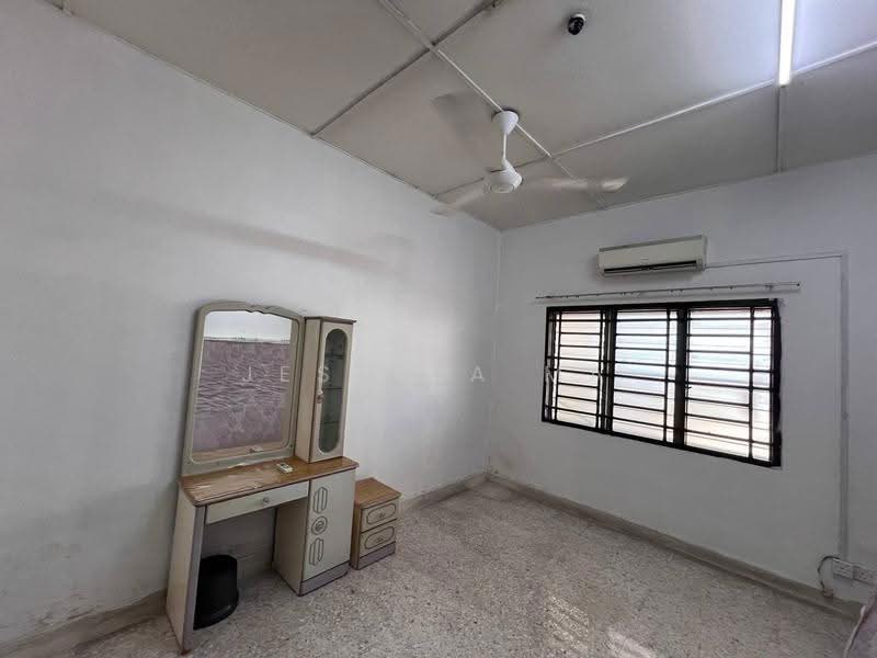 Rumah Teres 1-Tingkat untuk Disewa di Permas Jaya (Johor Bahru) - Jessica Ma - Bedroom - PropertyGuru.com.my