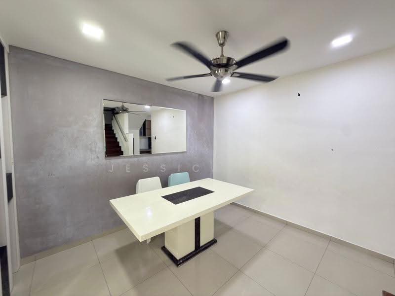 Rumah Teres 2-Tingkat untuk Disewa di Taman Mount Austin (Tebrau) - Jessica Ma - Dining Room - PropertyGuru.com.my