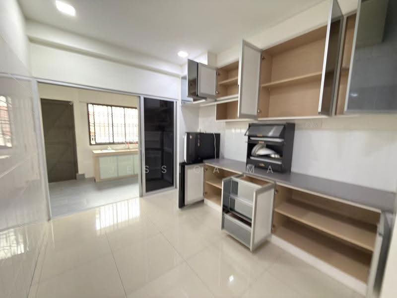 Rumah Teres 2-Tingkat untuk Disewa di Taman Mount Austin (Tebrau) - Jessica Ma - Kitchen - PropertyGuru.com.my