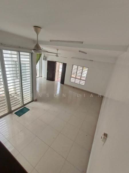 2-storey Terraced House for Sale in Puncak Bestari (Puncak Alam) - Benson Lian - Living Room - PropertyGuru.com.my