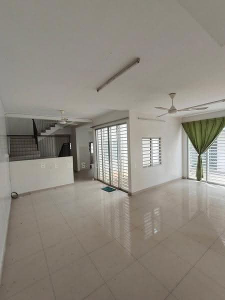 2-storey Terraced House for Sale in Puncak Bestari (Puncak Alam) - Benson Lian - Living Room - PropertyGuru.com.my