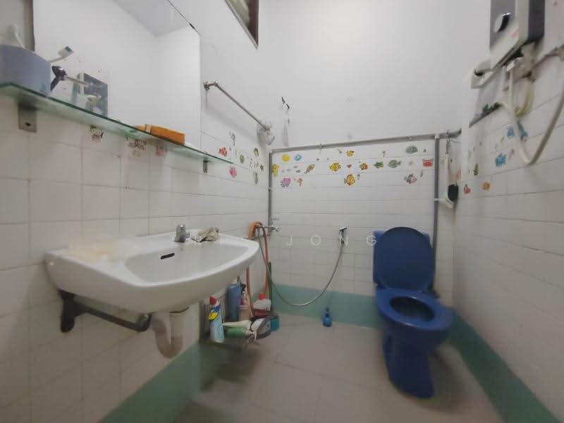 Terraced House for Sale in Taman Sri Rawang (Rawang) - Tris Jong - Bathroom - PropertyGuru.com.my
