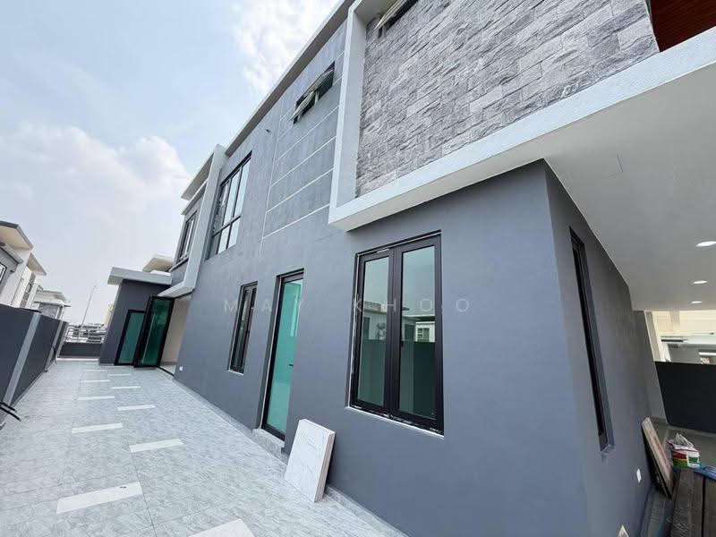 Rumah Berkembar untuk Dijual di Taman Mount Austin (Tebrau) - May Khoo - Exterior - PropertyGuru.com.my