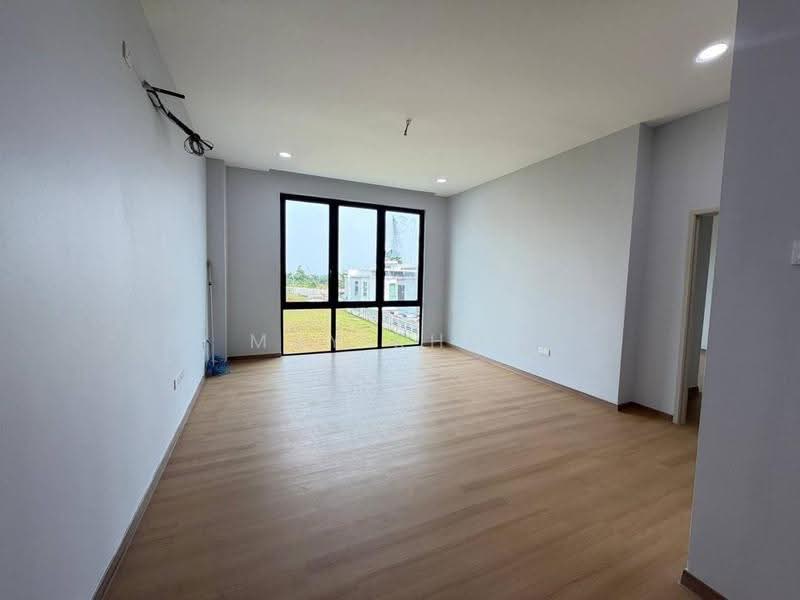 Rumah Berkembar untuk Dijual di Taman Mount Austin (Tebrau) - May Khoo - Living Room - PropertyGuru.com.my