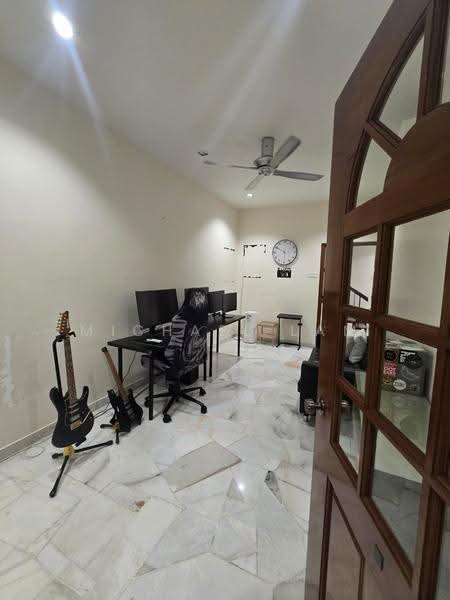 Rumah Teres 2-Tingkat untuk Dijual di Petaling Jaya (Selangor) - Michael Lam - Study - PropertyGuru.com.my