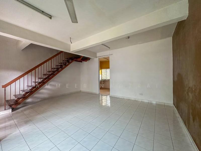 2-storey Terraced House for Sale in Kampung Sungai Sekamat (Kajang) - Ammeer Nadzrai - Living Room - PropertyGuru.com.my