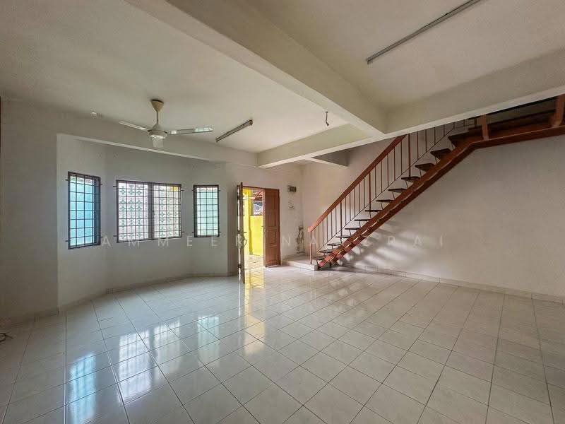 2-storey Terraced House for Sale in Kampung Sungai Sekamat (Kajang) - Ammeer Nadzrai - Living Room - PropertyGuru.com.my