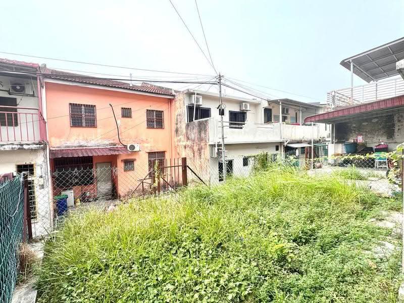 Rumah Teres 2-Tingkat untuk Dijual di Lestari Putra (Seri Kembangan) - Ammeer Nadzrai - Exterior - PropertyGuru.com.my