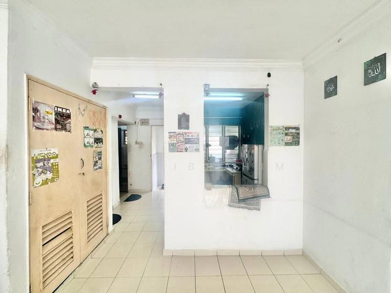 Rumah Flat untuk Dijual di Sri Tioman II - Azli Ibrahim - Entrance - PropertyGuru.com.my