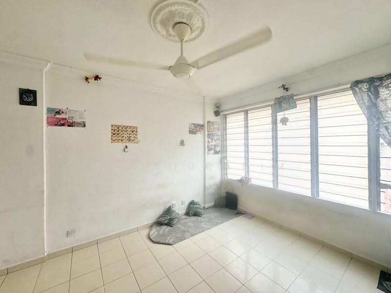 Rumah Flat untuk Dijual di Sri Tioman II - Azli Ibrahim - Living Room - PropertyGuru.com.my