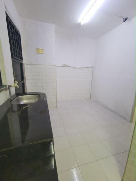 Rumah Flat untuk Dijual di Flat Taman Ungku Tun Aminah - Eva Siow - Kitchen - PropertyGuru.com.my