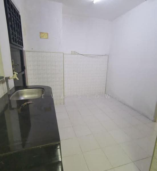Rumah Flat untuk Dijual di Flat Taman Ungku Tun Aminah - Eva Siow - Kitchen - PropertyGuru.com.my