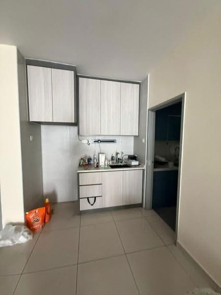 Service Residence for Sale at KSL Residence @ Daya - Max Kan - Kitchen - PropertyGuru.com.my