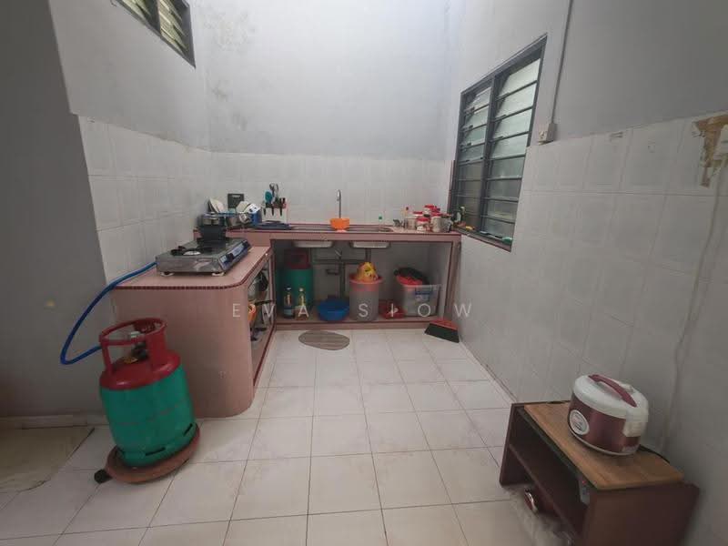 1-storey Terraced House for Sale in Taman Ungku Tun Aminah (Skudai) - Eva Siow - Kitchen - PropertyGuru.com.my