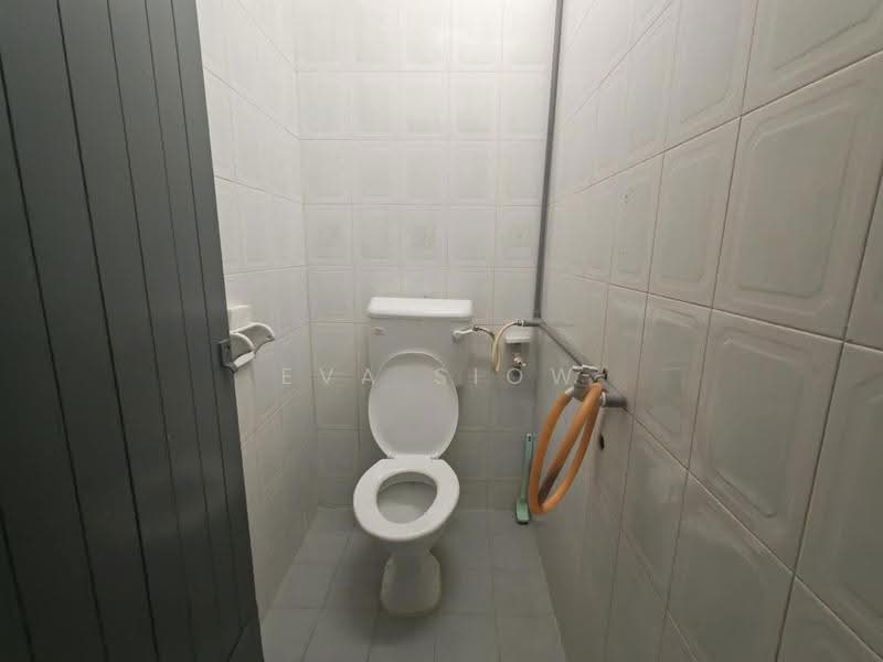 1-storey Terraced House for Sale in Taman Ungku Tun Aminah (Skudai) - Eva Siow - Bathroom - PropertyGuru.com.my