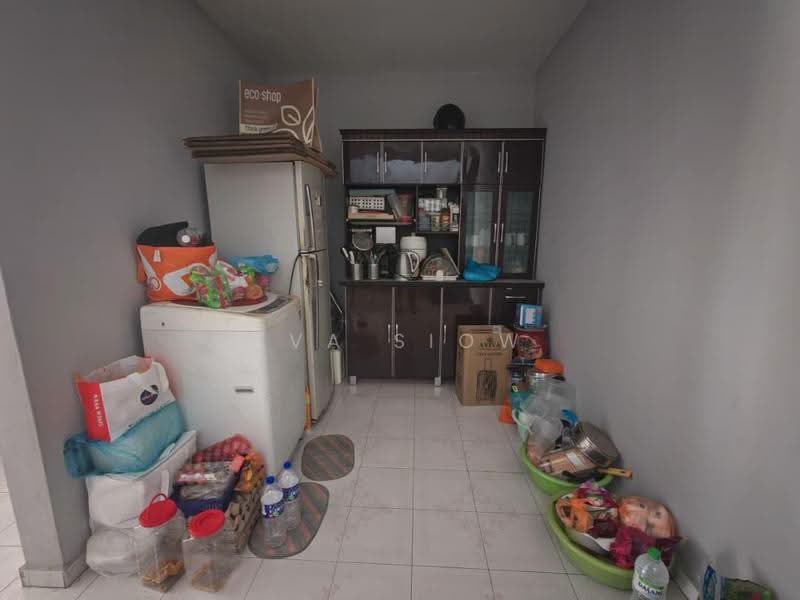 1-storey Terraced House for Sale in Taman Ungku Tun Aminah (Skudai) - Eva Siow - Kitchen - PropertyGuru.com.my