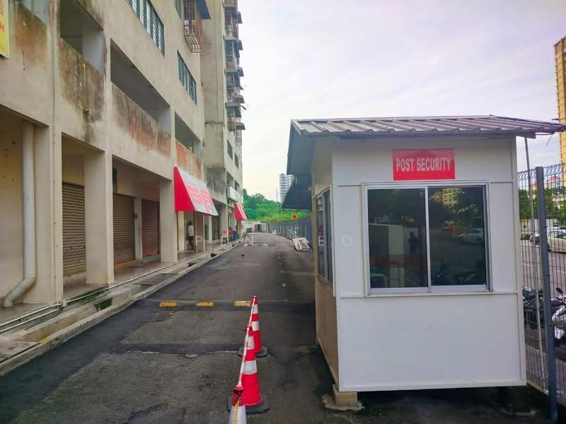 Pangsapuri untuk Dijual di Desa Indah Block 33 - Pen Teo - PropertyGuru.com.my
