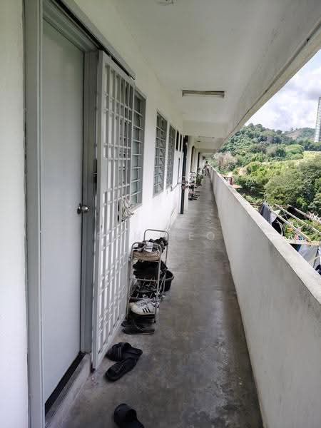 Pangsapuri untuk Dijual di Desa Indah Block 33 - Pen Teo - Exterior - PropertyGuru.com.my