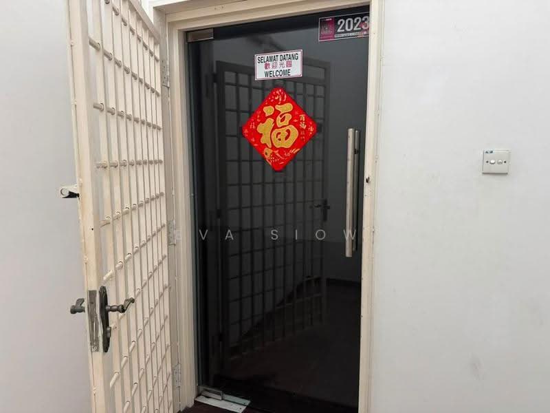 Shop / Office untuk Dijual di Bandar Baru Permas Jaya (Permas Jaya) - Eva Siow - Entrance - PropertyGuru.com.my