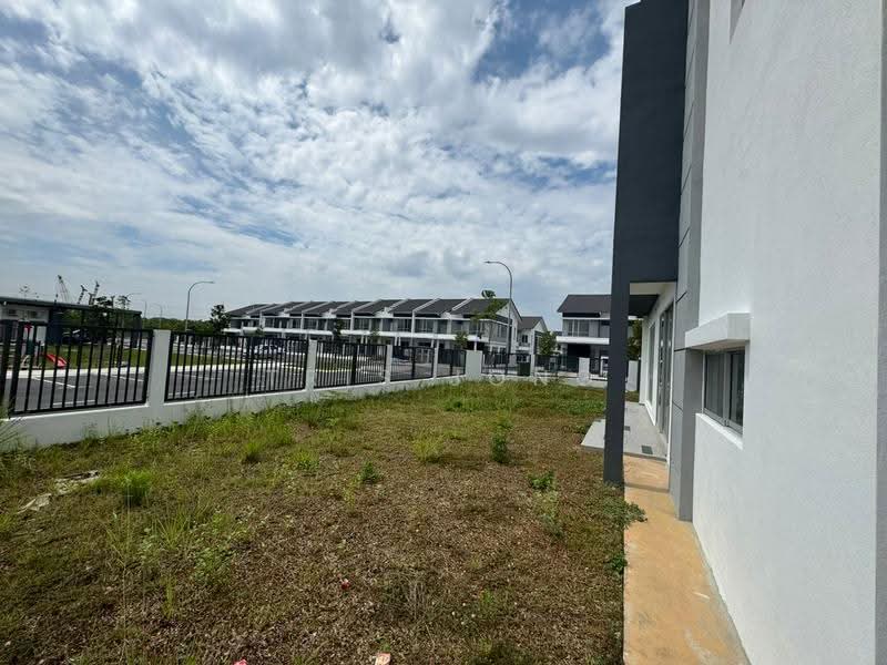 2-storey Terraced House for Sale in Amverton Hills (Sungai Buloh) - Tris Jong - Exterior - PropertyGuru.com.my