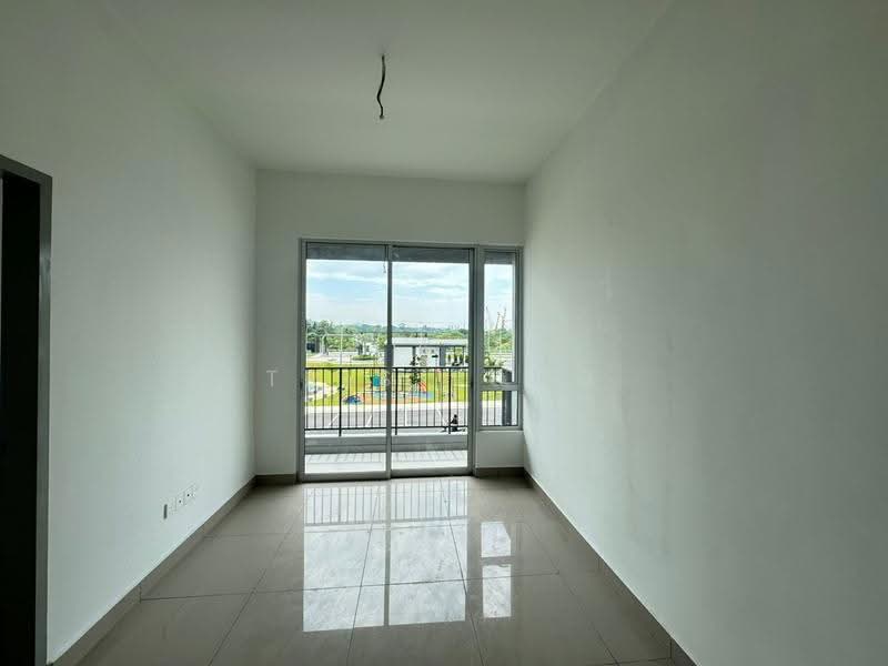 2-storey Terraced House for Sale in Amverton Hills (Sungai Buloh) - Tris Jong - Balcony - PropertyGuru.com.my