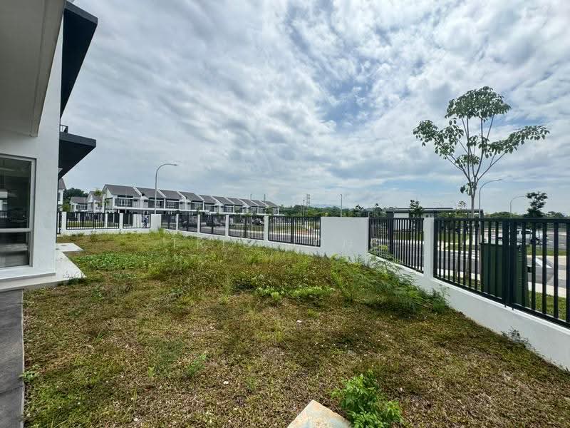 2-storey Terraced House for Sale in Amverton Hills (Sungai Buloh) - Tris Jong - Exterior - PropertyGuru.com.my