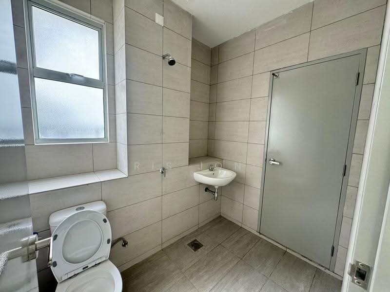 2-storey Terraced House for Sale in Amverton Hills (Sungai Buloh) - Tris Jong - Bathroom - PropertyGuru.com.my