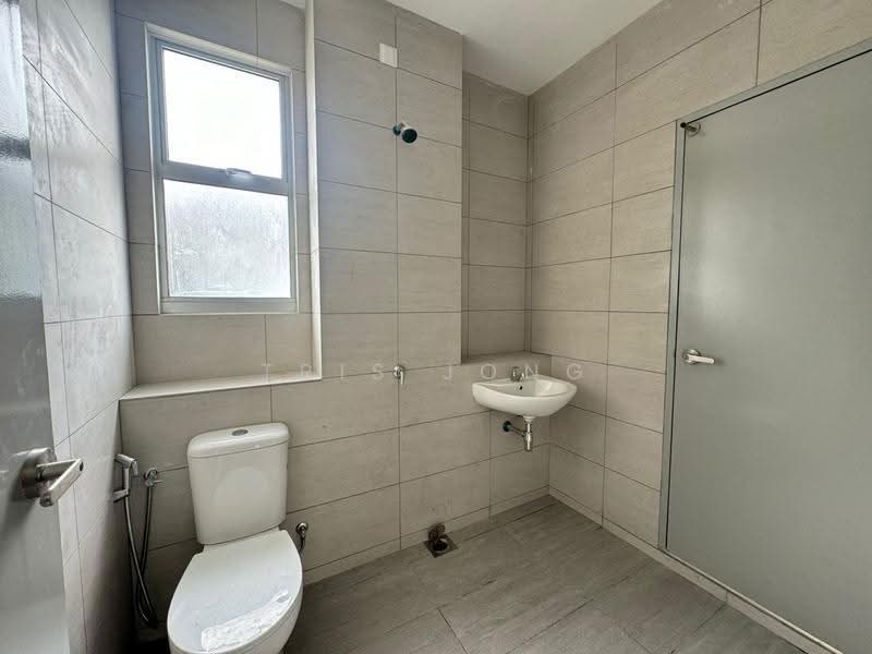 2-storey Terraced House for Sale in Amverton Hills (Sungai Buloh) - Tris Jong - Bathroom - PropertyGuru.com.my