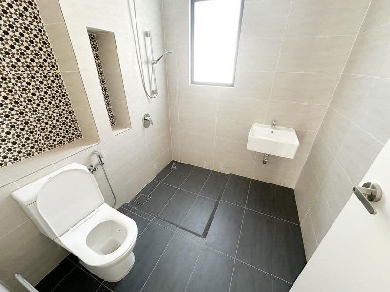 Bungalow House for Sale in Kuala Selangor (Selangor) - Ka Ee - Bathroom - PropertyGuru.com.my