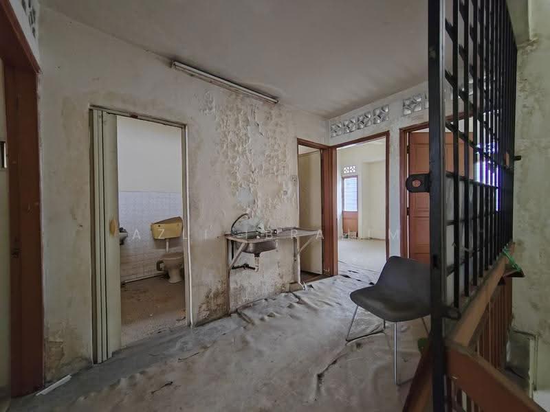 2-storey Terraced House for Sale in Taman Maluri (Cheras) - Azli Ibrahim - Bathroom - PropertyGuru.com.my