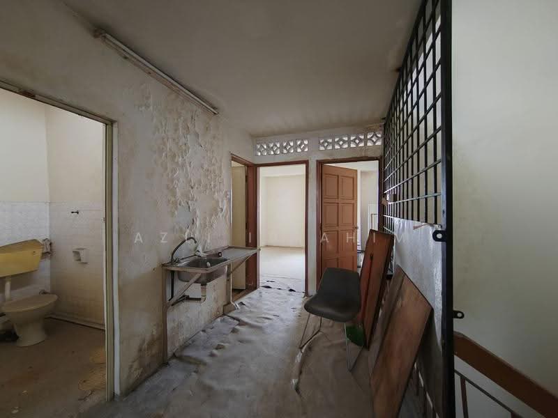 2-storey Terraced House for Sale in Taman Maluri (Cheras) - Azli Ibrahim - Bathroom - PropertyGuru.com.my