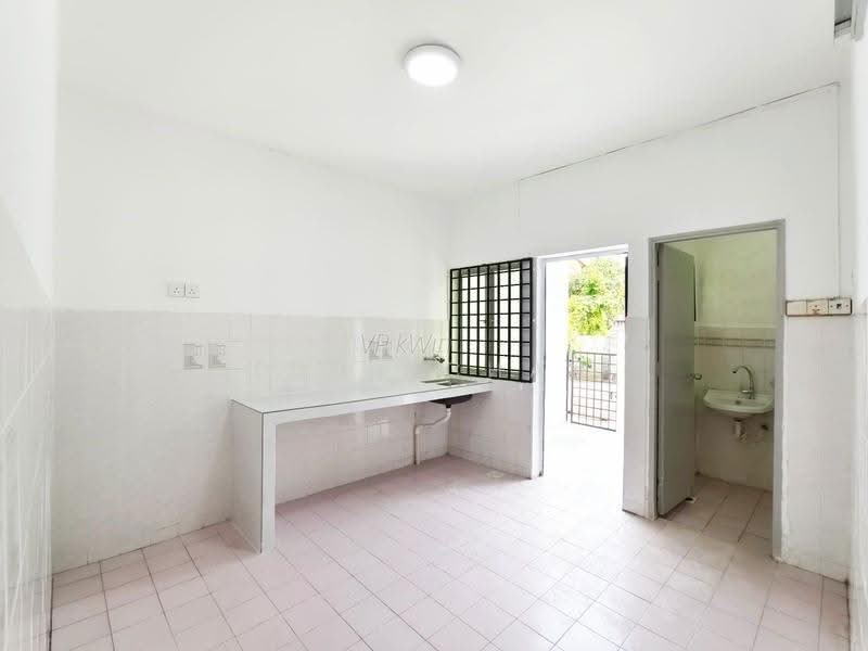Rumah Teres 2-Tingkat untuk Dijual di Bandar Selesa Jaya (Skudai) - Eddy Chan - Kitchen - PropertyGuru.com.my