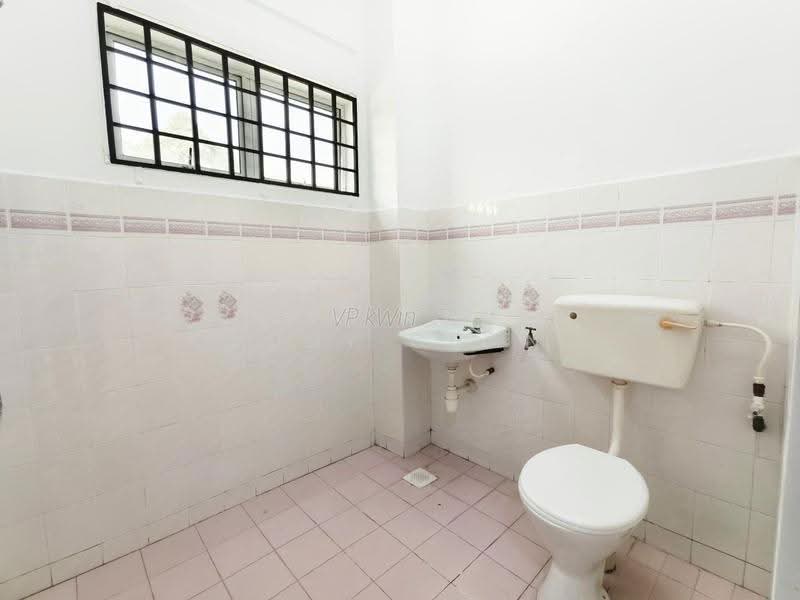Rumah Teres 2-Tingkat untuk Dijual di Bandar Selesa Jaya (Skudai) - Eddy Chan - Bathroom - PropertyGuru.com.my