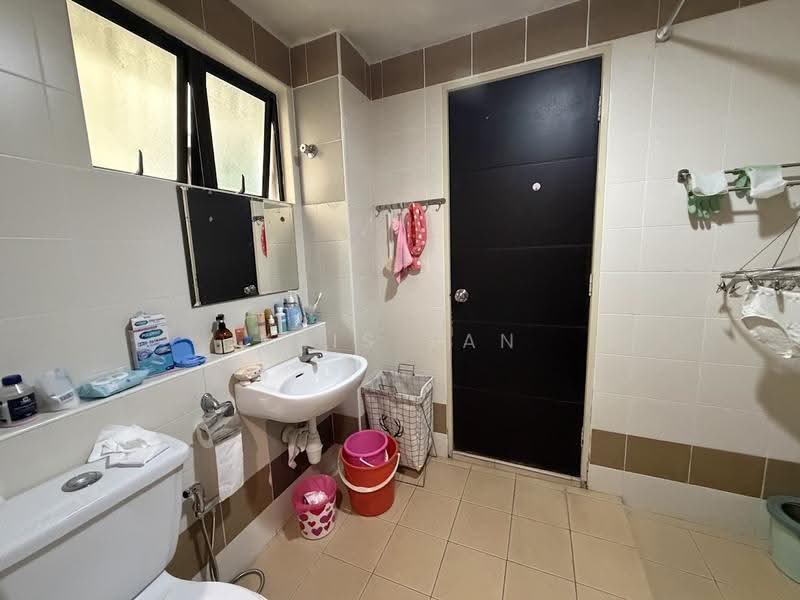 3-storey Terraced House for Sale in Taman Bukit Prima (Cheras) - Kris Tan - Bathroom - PropertyGuru.com.my
