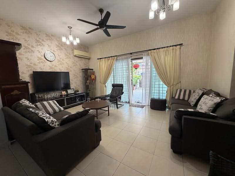 3-storey Terraced House for Sale in Taman Bukit Prima (Cheras) - Kris Tan - Living Room - PropertyGuru.com.my