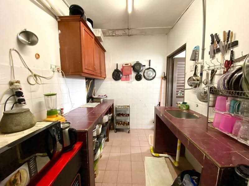 Rumah Flat untuk Dijual di Taman Cahaya - Azli Ibrahim - Kitchen - PropertyGuru.com.my