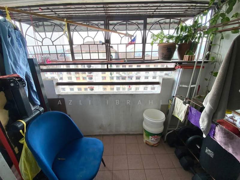 Rumah Flat untuk Dijual di Taman Cahaya - Azli Ibrahim - Balcony - PropertyGuru.com.my