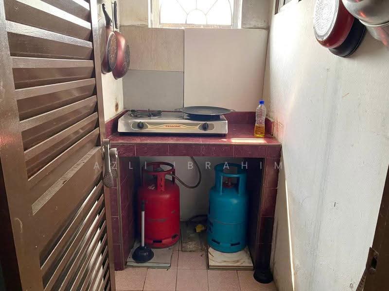 Rumah Flat untuk Dijual di Taman Cahaya - Azli Ibrahim - Kitchen - PropertyGuru.com.my
